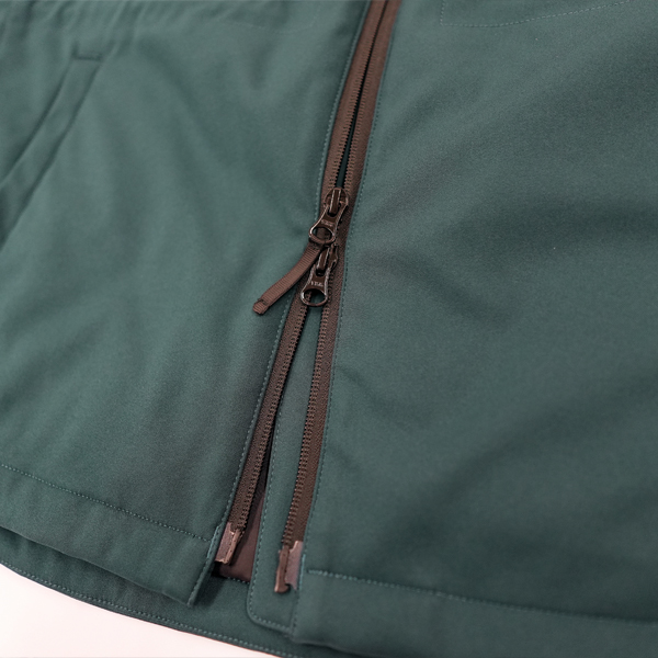 下からも開閉できる逆開フロントファスナー