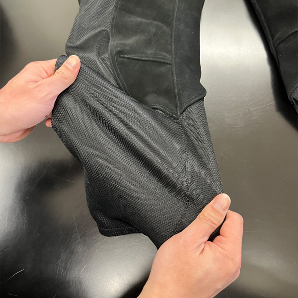 “通気性、ストレッチ性の高いメッシュ生地”